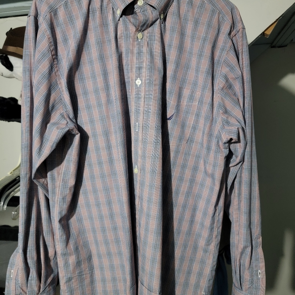 Natica button Down